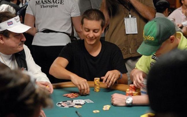 Tobey Maguire: Từ Người Nhện huyền thoại đến tay chơi poker xuất sắc