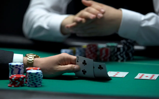 Detailed Explanation of the Strategy of Playing Way Ahead Way Behind in Poker