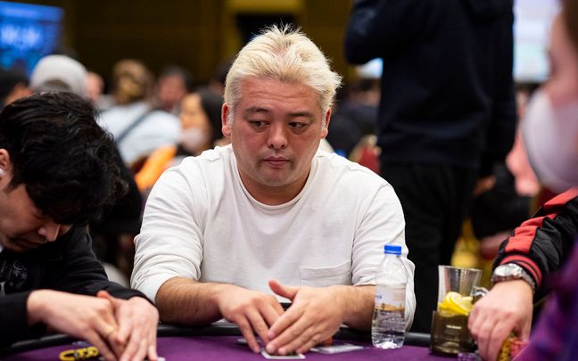 [Live Update] Nozomu Shimizu Leads the Field at the Break with 500,000; Level 10, Day 1B, 387 Entries