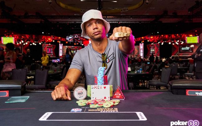 Phil Ivey chấm dứt 10 năm không danh hiệu WSOP, bằng chiếc vòng vàng thứ 11 của mình