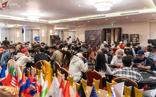 Đặng Thanh Lương dẫn đầu Final Day Kick-off Event. Bùi Thế Nguyễn dành chiếc cup của High Roller Warm-Up.