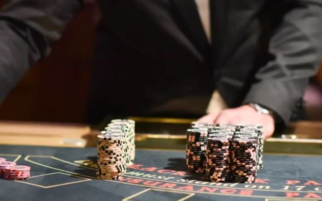 Tìm hiểu chi tiết về Variance trong poker và cách quản lý biến động kết quả 