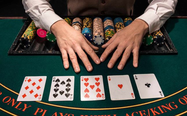 Hướng dẫn cách chia bài poker chính xác và chuyên nghiệp