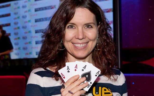 Annie Duke: Tay chơi poker xuất sắc và những chiến lược đáng học hỏi 