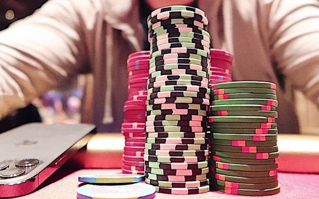 Commit pot strategy in poker - Maximizing benefits and managing risks